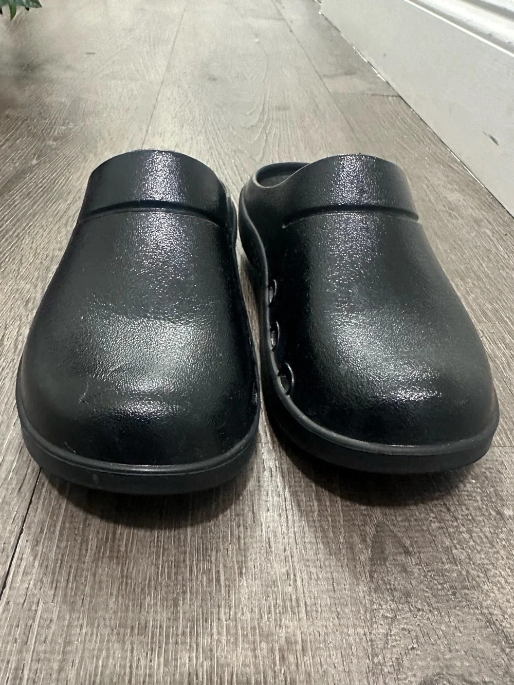 OOFOS OOcloog Black Active Recovery Clogs - Size Women’s 6 / Men’s 4 (EU 37)